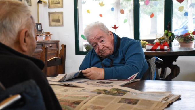 Giornalisti portano quotidiani e sorrisi a Muzi Betti