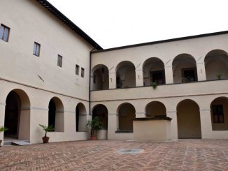 monastero Santa Veronica Giuliani, clarisse cappuccine, Città di Castello, calendario 2026, settima edizione, Enrico Milanesi, madre Chiara Veronica, clausura contemplativa, laboriosità monastica, preghiera silente, scatti artistici, Fondazione Santa Veronica, Lidia Maggi, tipografia Petruzzi, legatoria Cartoedit