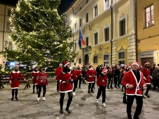 Umbertide illumina l’albero e rafforza lo spirito comunitario