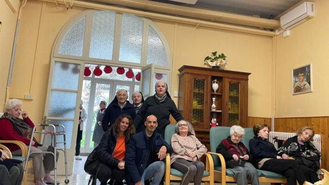 Natale di vicinanza, il Comune accanto agli anziani