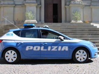 Polizia blocca lite su un treno e denuncia giovane straniero