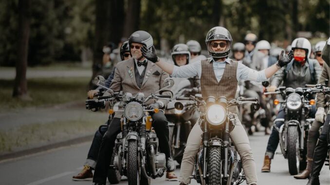 Retrò e moto vintage accendono Città di Castello centro