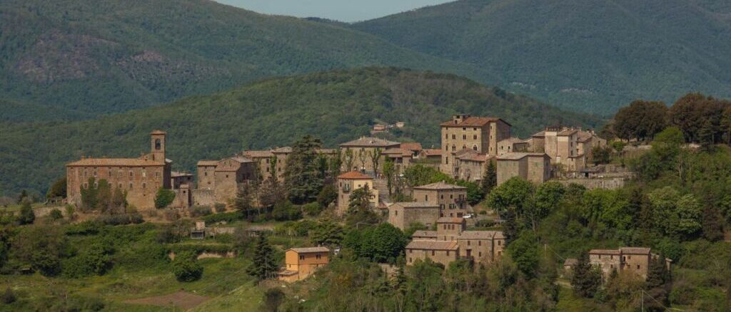 Preggio protagonista estiva nel borgo antico